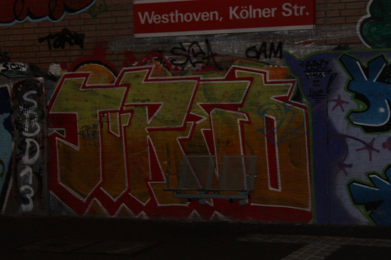 Graffiti Bombing in Köln - Photo by Spie23 - tired