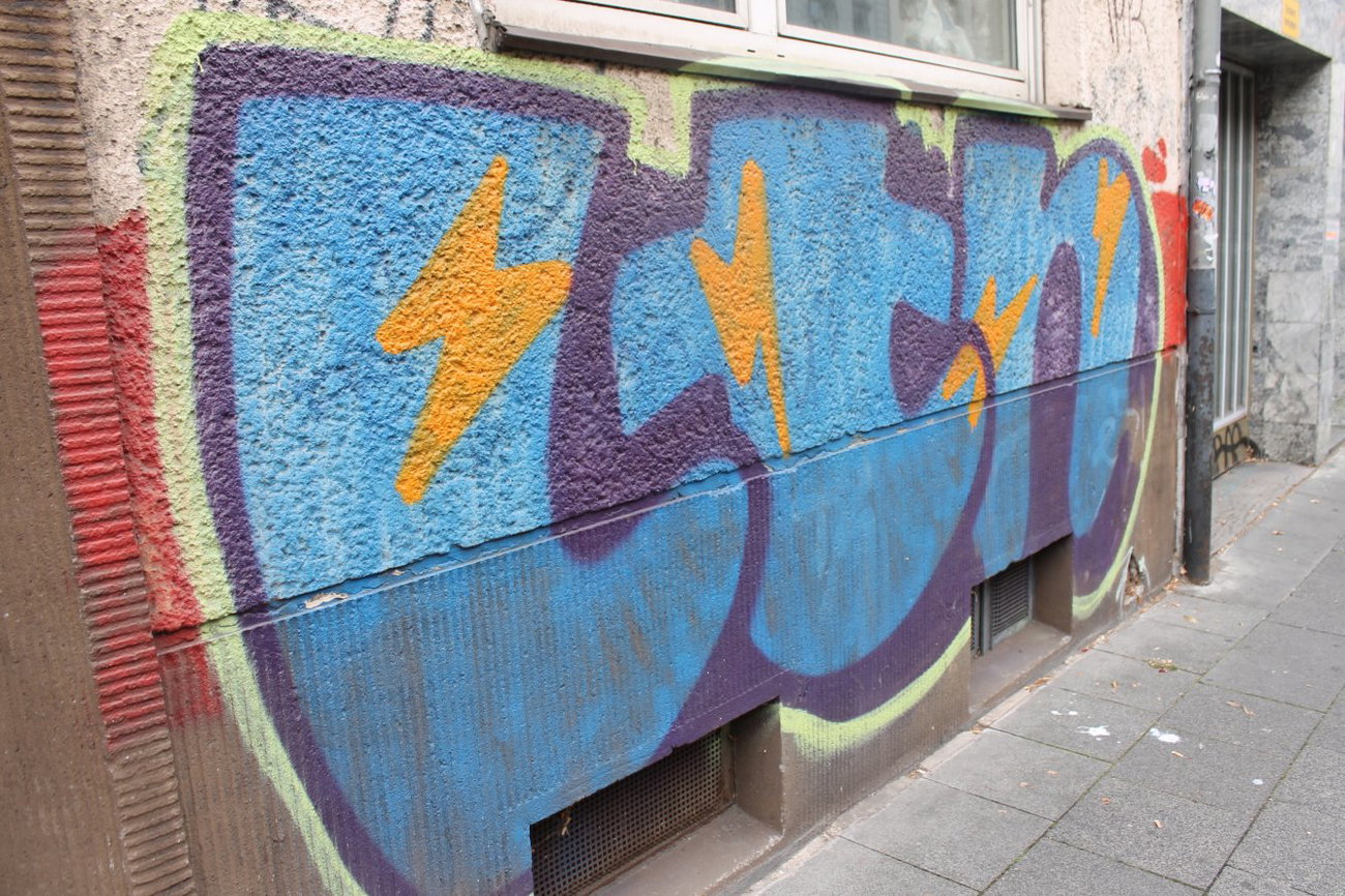 Graffiti Bombing in Köln - Photo by Spie23 - ltn