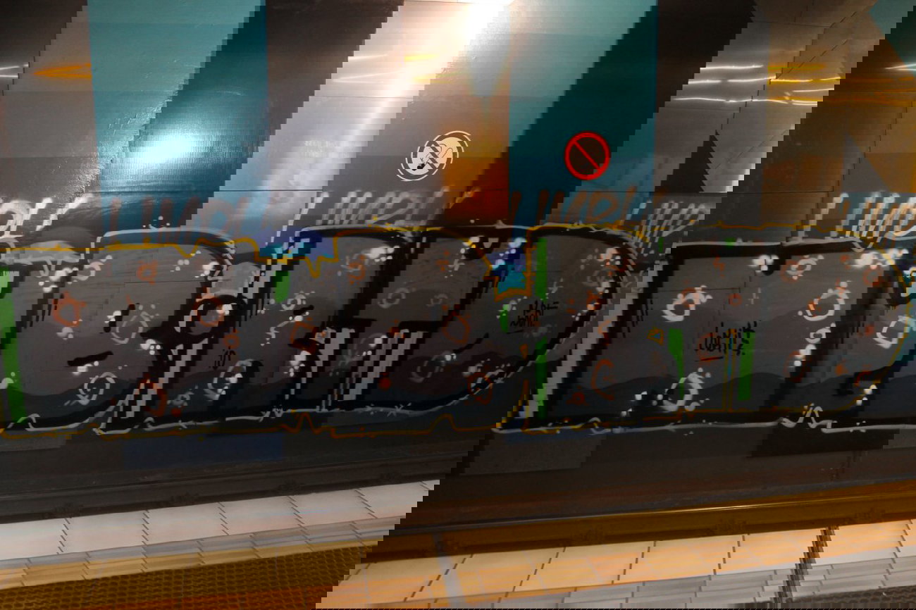 Graffiti Bombing in Köln - Photo by Spie23 - mgb, lojik, logik (2010)