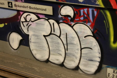 Graffiti Bombing in Köln - Photo by Spie23 - nc, teos, heys