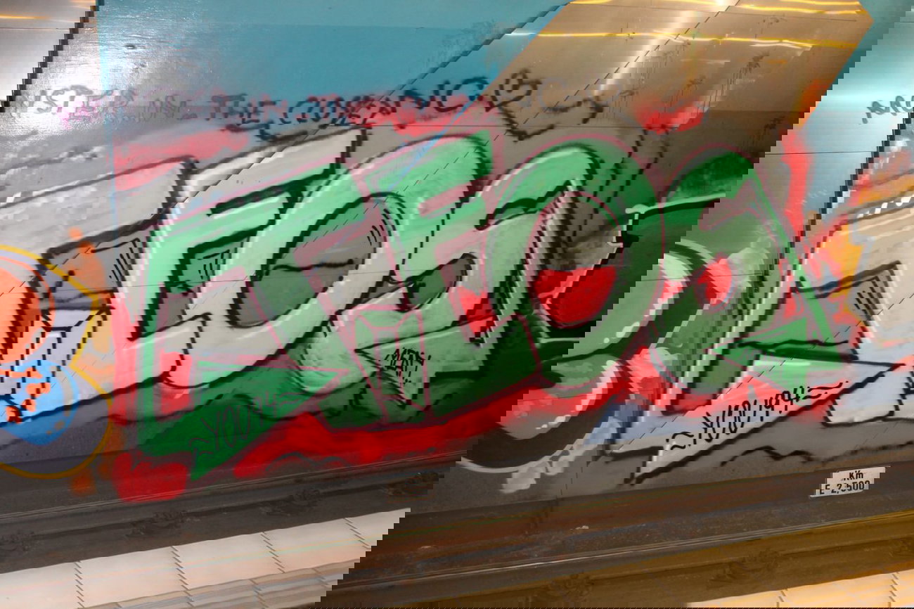 Graffiti Bombing in Köln - Photo by Spie23 - teos, nc, mean