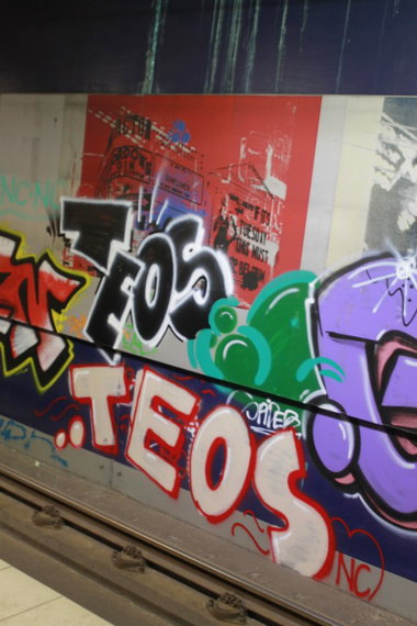 Graffiti Bombing in Köln - Photo by Spie23 - teos, heys, nc