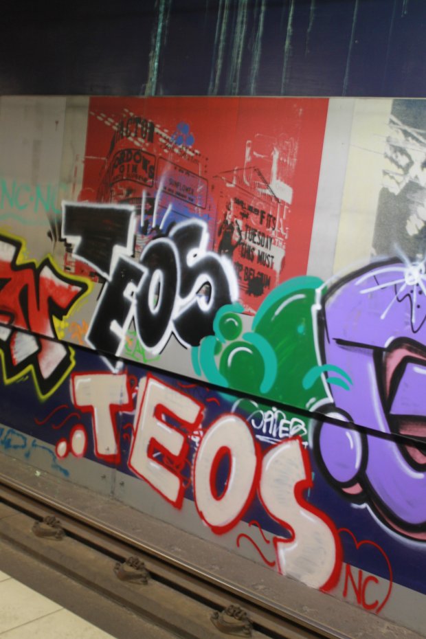 Graffiti Bombing in Köln - Photo by Spie23 - teos, heys, nc