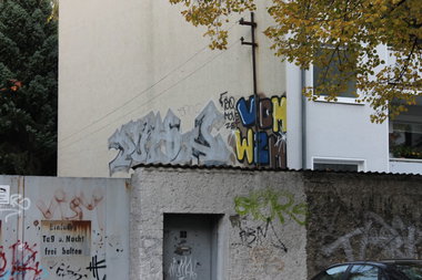 Graffiti Bombing in Köln - Photo by Spie23 - puton, netz, sq