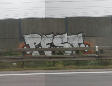 Graffiti Bombing - Photo by Spie23 - pest