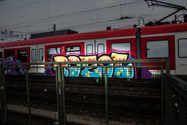 Graffiti Train in Köln - Photo by Spie23 - bozoe, esco, dope (2014)