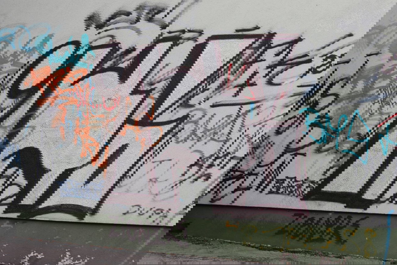 Graffiti Bombing in Kielce - Photo by Spie23 - ih, zion