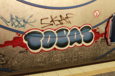 Graffiti Bombing in Köln - Photo by Spie23 - topas (2011)