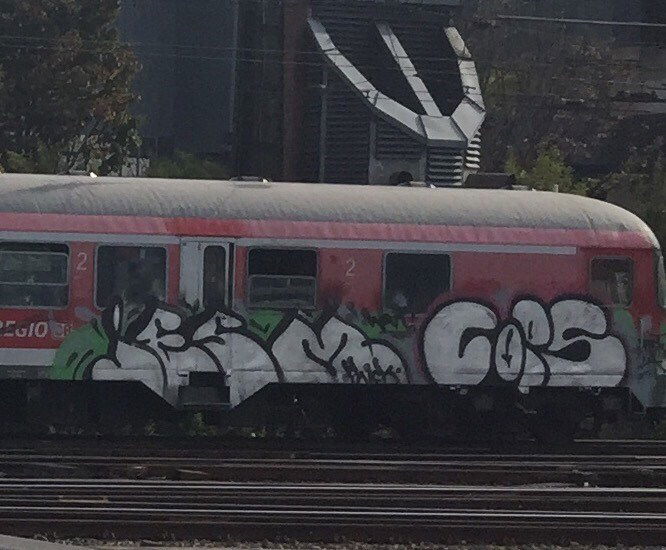 Graffiti Train in Köln hbf - Photo by Spie23 - jesm, cops (2015)