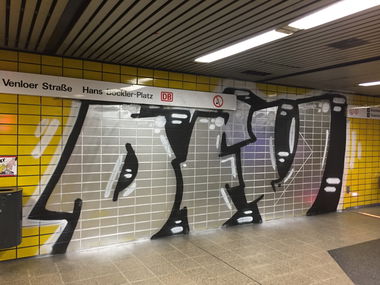 Graffiti Bombing in Köln - Photo by Spie23 - dfv, 354 (2016)