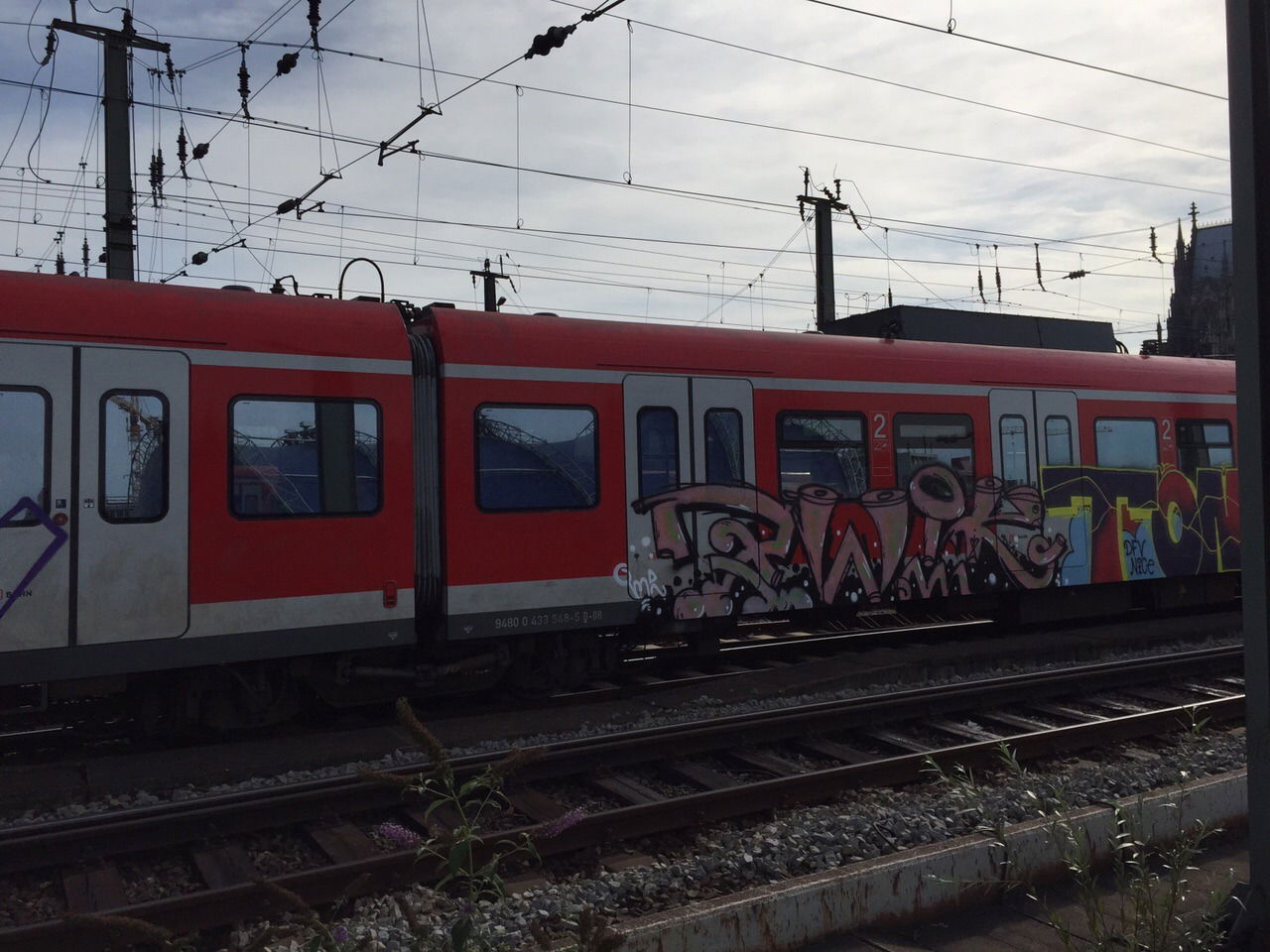 Graffiti Train in Köln hbf - Photo by Spie23 - zwik, imr, tomes (2015)