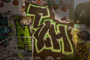 Graffiti Bombing in Köln - Photo by Spie23 - tlh, ries (2012)