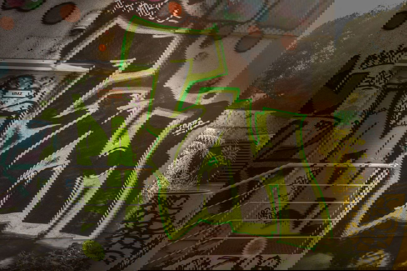 Graffiti Bombing in Köln - Photo by Spie23 - tlh, ries (2012)