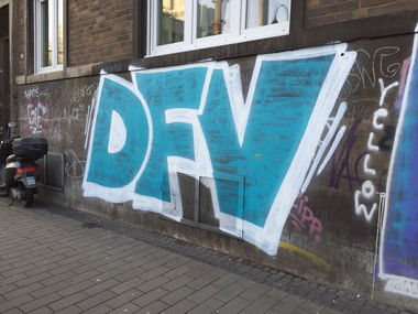 Graffiti Bombing in Köln - Photo by Spie23 - dfv, 354, nc (2015)