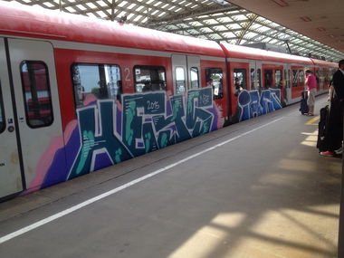 Graffiti Train in Köln - Photo by Spie23 - heys, ibes, nice (2015)