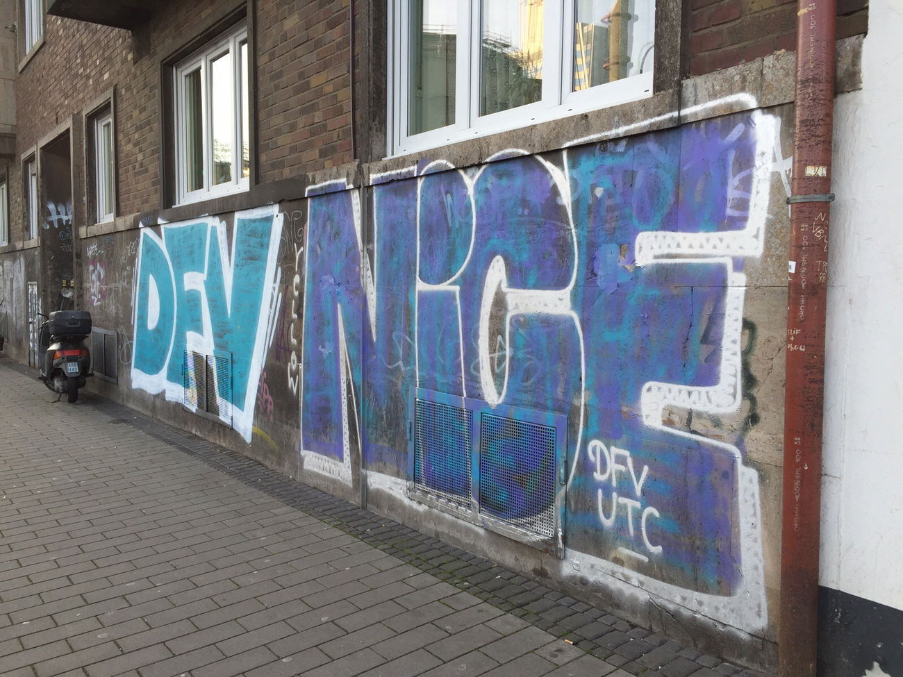 Graffiti Bombing in Köln - Photo by Spie23 - dfv, 354, nc (2015)