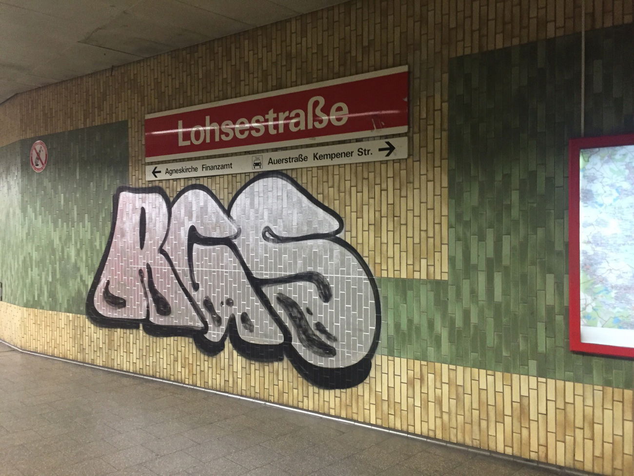 Graffiti Bombing in Köln - Photo by Spie23 - rgs, lohsestraße (2015)