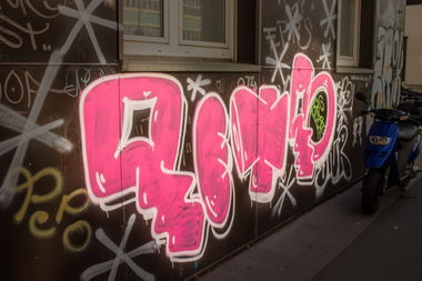 Graffiti Bombing in Köln - Photo by Spie23 - retro, imr (2014)