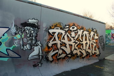 Graffiti Wall - Photo by Splash - freak, splash, carry