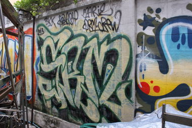 Graffiti Bombing in Bangkok - Photo by Splash - srm, srm, crew