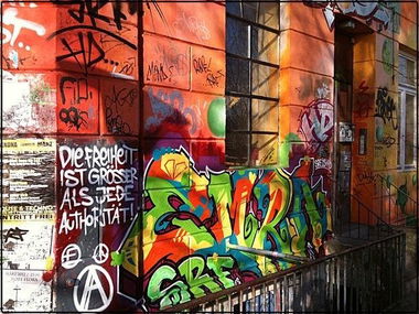 Graffiti Bombing - Photo by SpoRtsFreund - Emra, SRF, HD