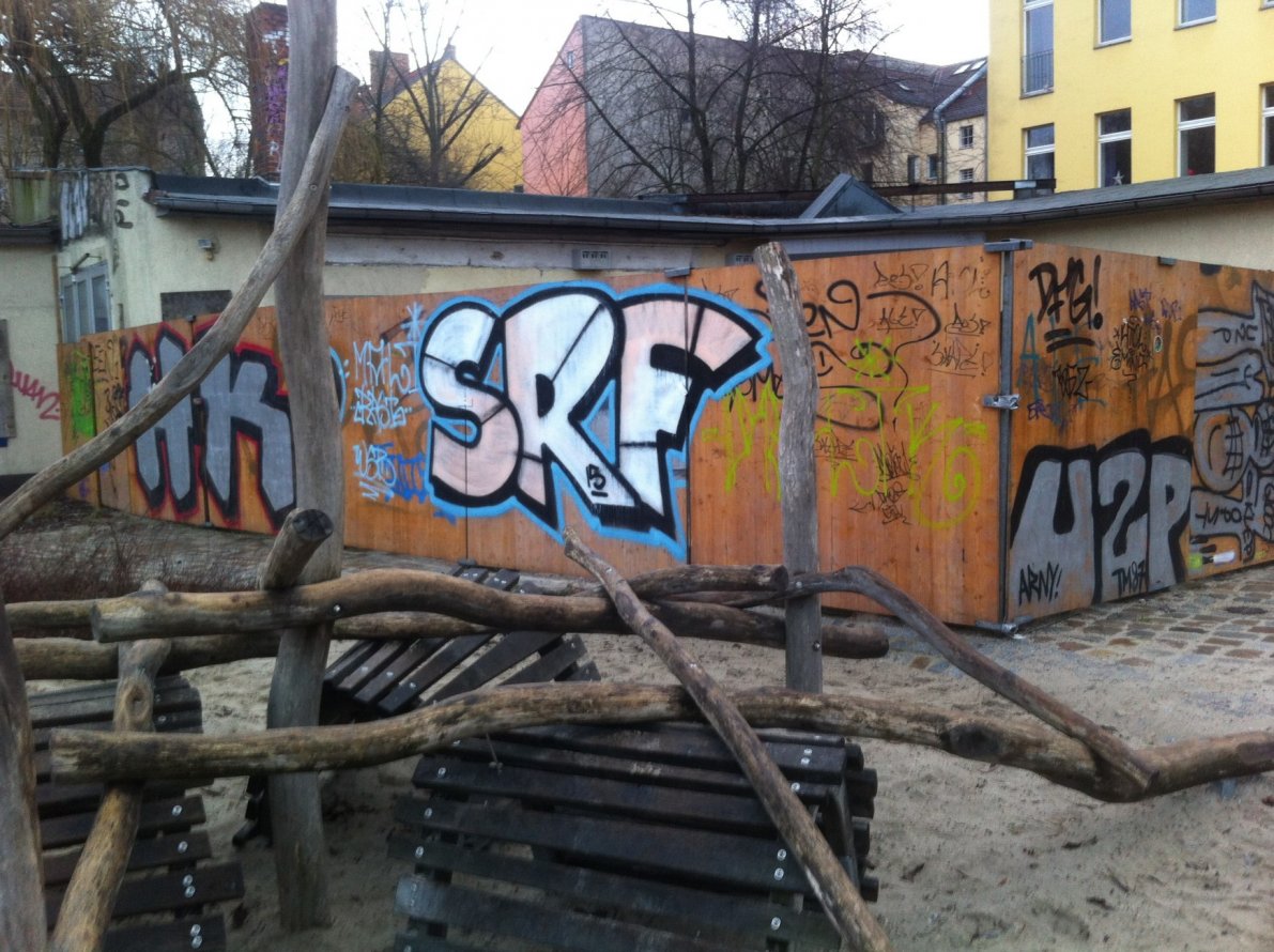 Graffiti Bombing - Photo by SpoRtsFreund - SRF