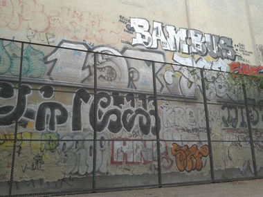 Graffiti Bombing - Photo by SpoRtsFreund - SRF, 1UP, HNP