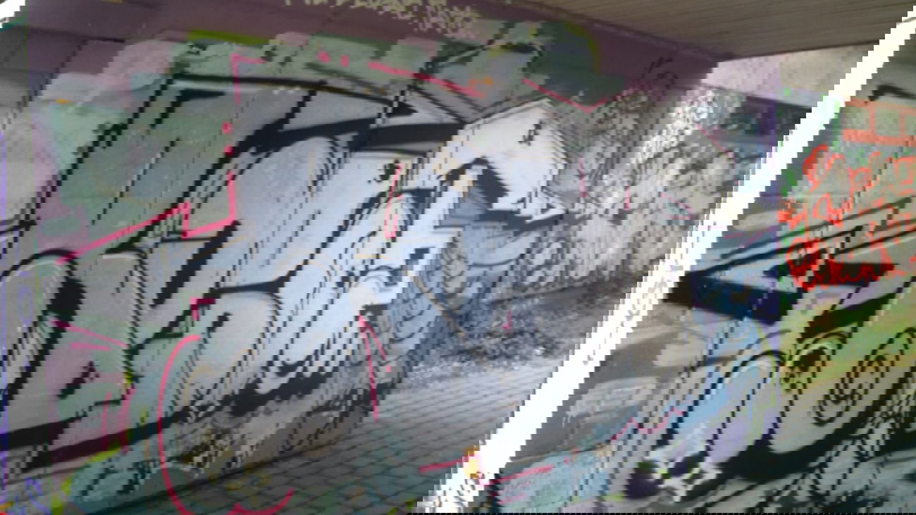 Graffiti Wall in Oldenburg - Photo by Spotted - Robot (2011)