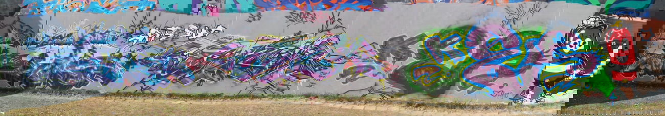 Graffiti Wall in Hamburg - Photo by Stadter - Taurus, Emok, Kes (2013)