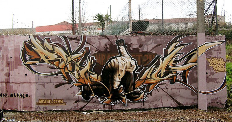 Graffiti Wall in Porto - Photo by Stan