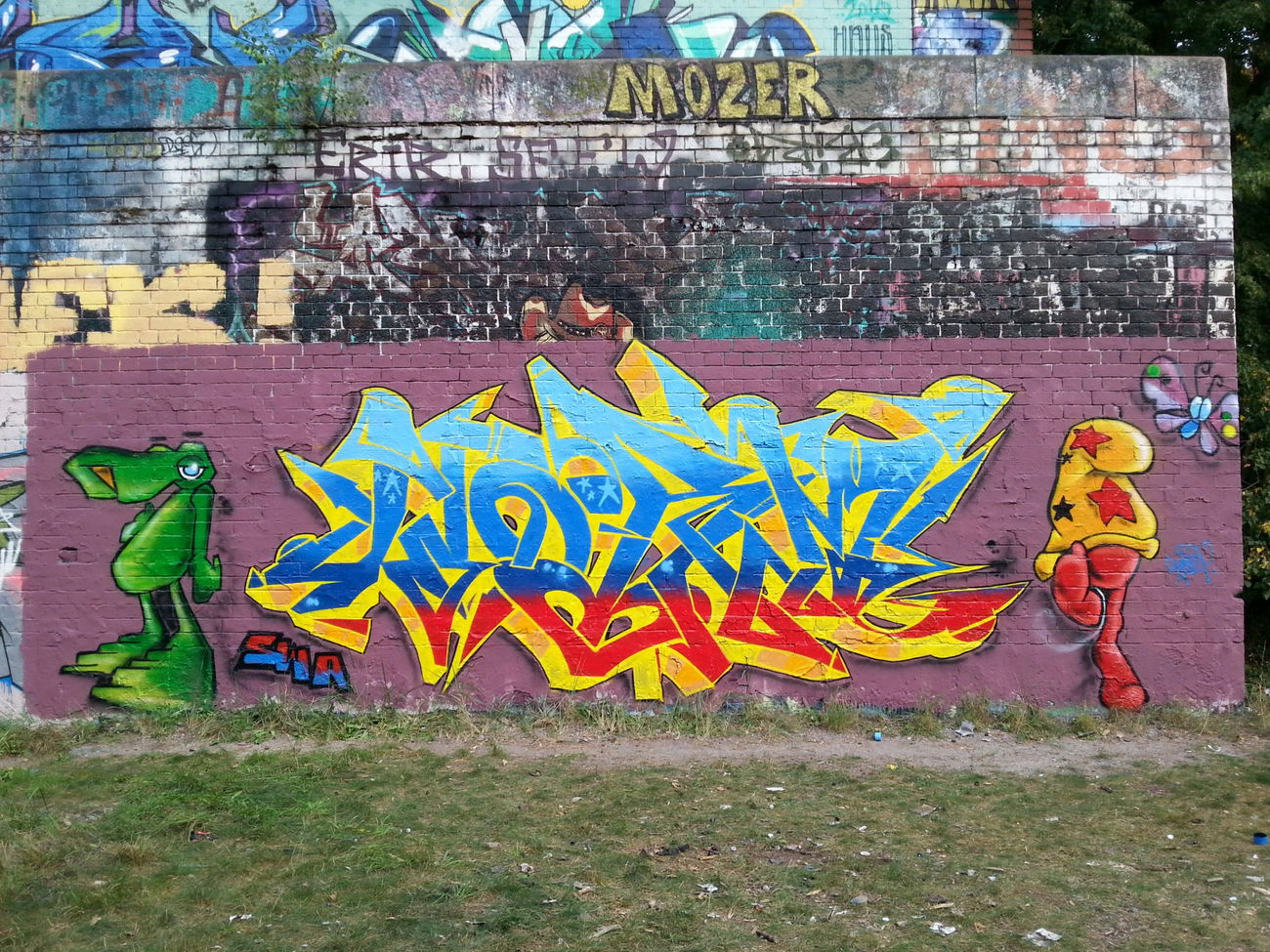 Graffiti Wall - Photo by StanLee - swa, bdtn, worm