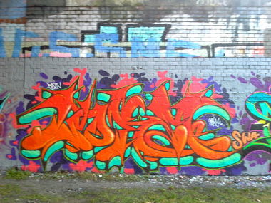 Graffiti Wall - Photo by StanLee - swa, bdtn, worm