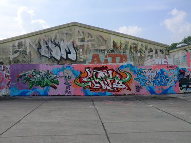 Graffiti Wall - Photo by Startwo - Fomz, Clok, Star2 (2011)