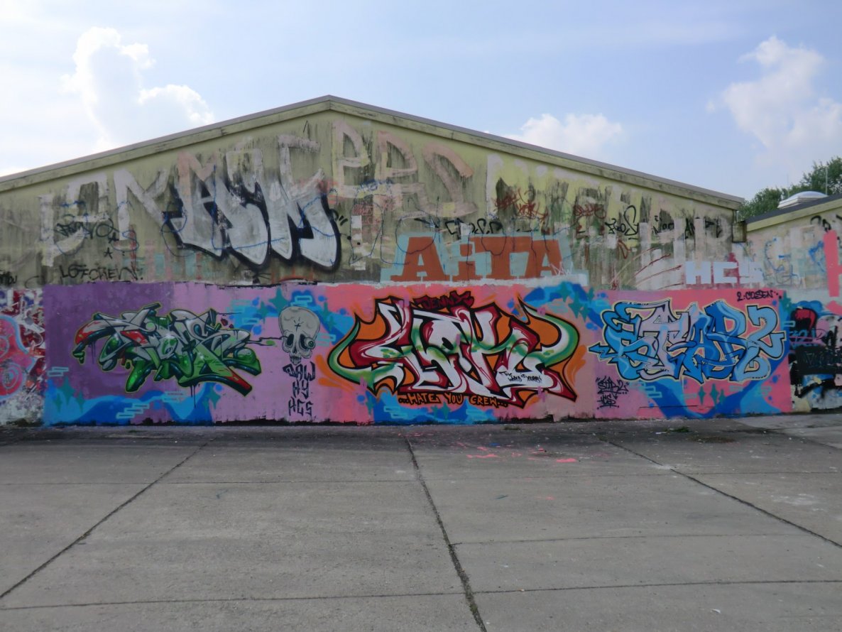 Graffiti Wall - Photo by Startwo - Fomz, Clok, Star2 (2011)