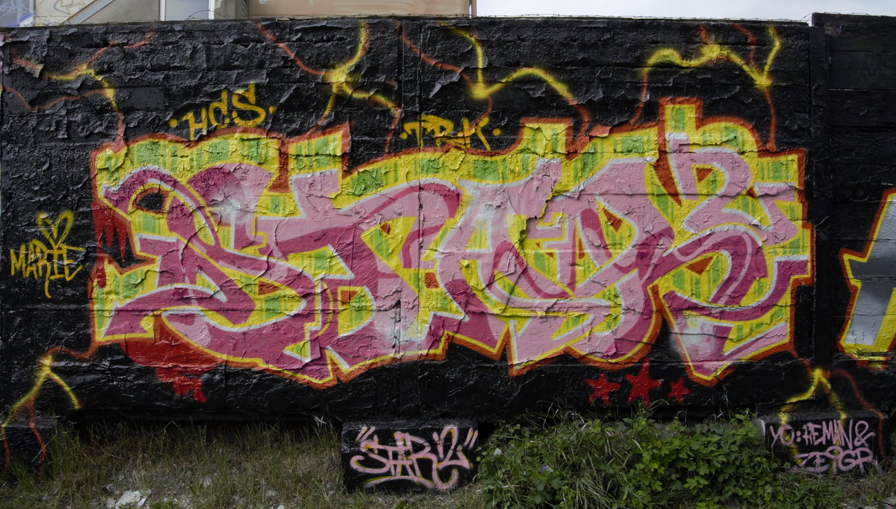 Graffiti Wall - Photo by Startwo - STAR2HCSTRK (2016)