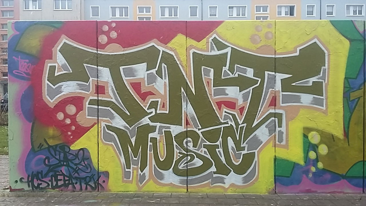 Graffiti Wall - Photo by Startwo - TNTMUSIC