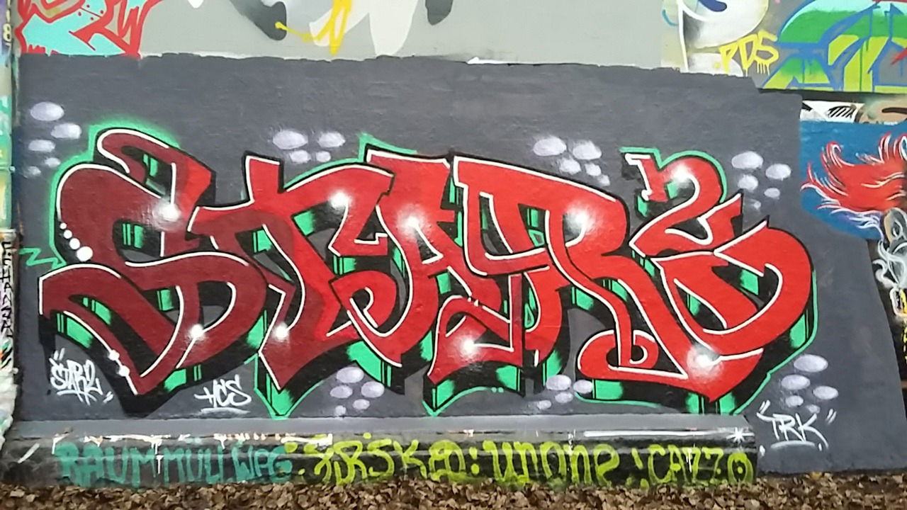 Graffiti Wall - Photo by Startwo - STAR2