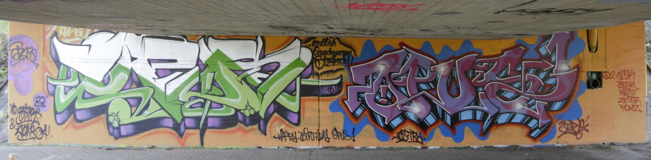 Graffiti Wall - Photo by Startwo - Opus, Star2