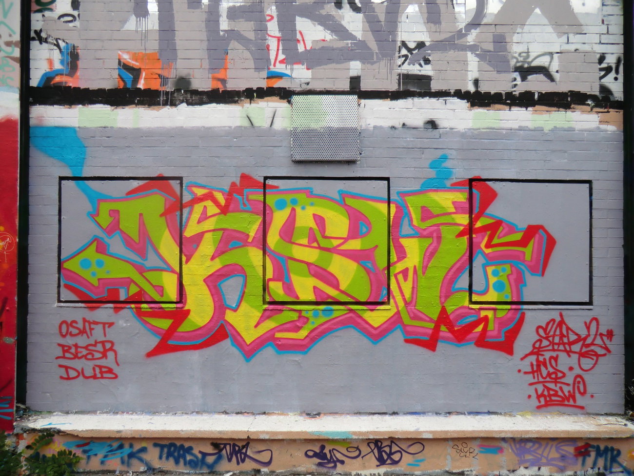 Graffiti Wall - Photo by Startwo - STAR2