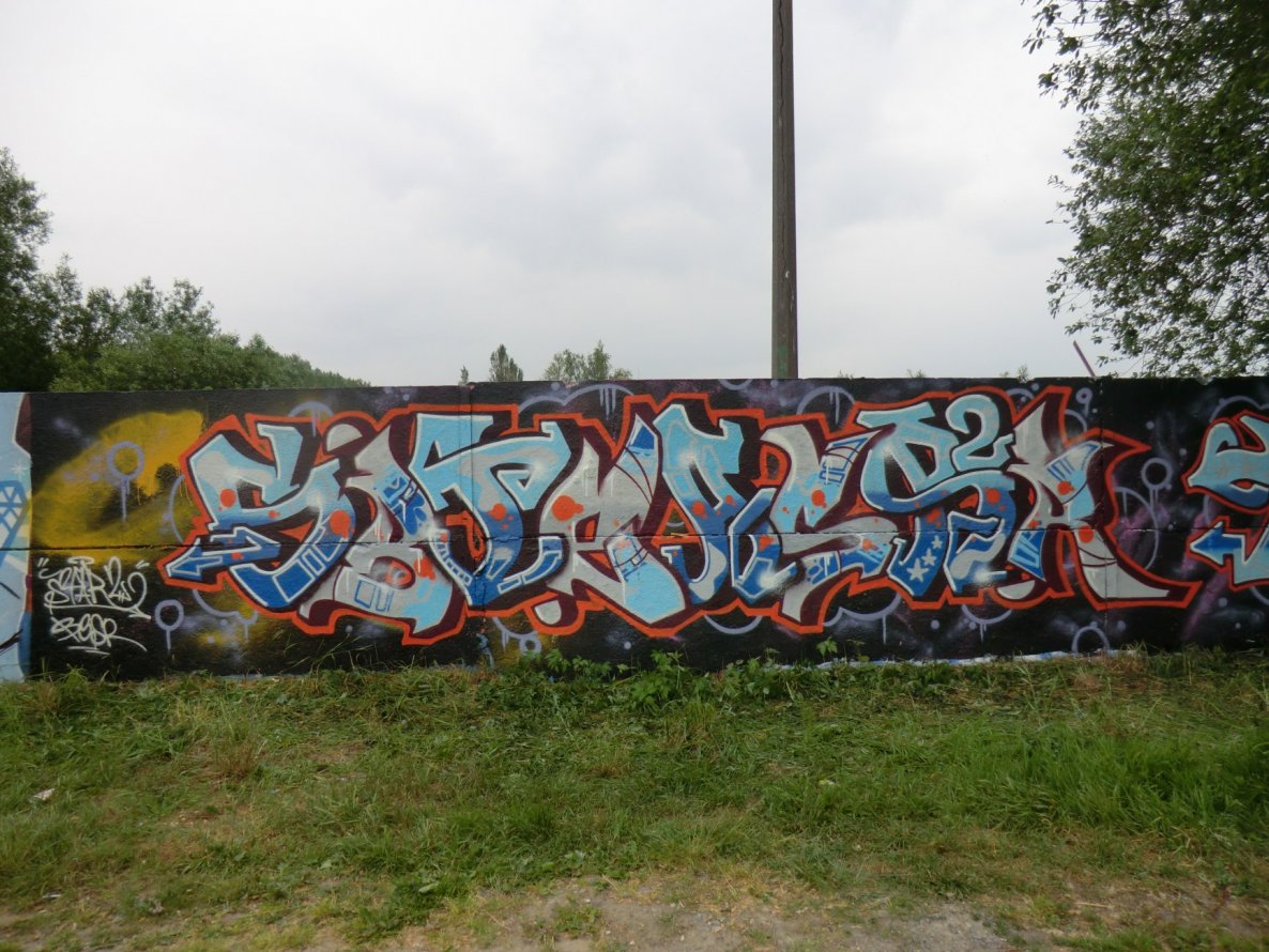 Graffiti Wall - Photo by Startwo - STAR2, &, BESR (2012)