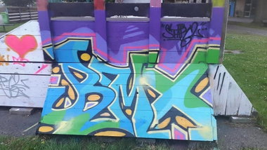 Graffiti Wall - Photo by Startwo - STAR2
