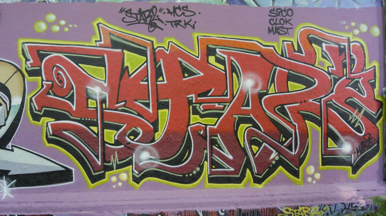Graffiti Wall - Photo by Startwo - STAR2