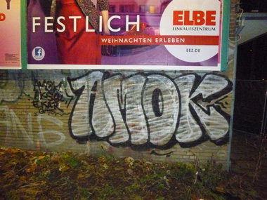 Graffiti Wall - Photo by Statist - amok