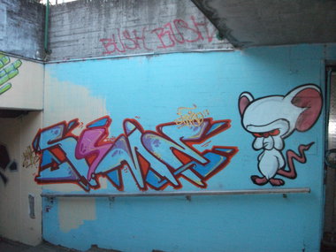 Graffiti Wall - Photo by Statist - sime