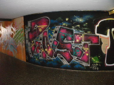 Graffiti Wall - Photo by Statist - Prost