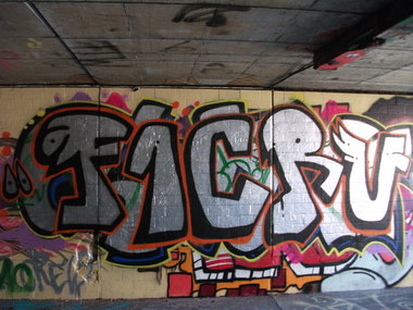 Graffiti Wall - Photo by Statist - f1, cru