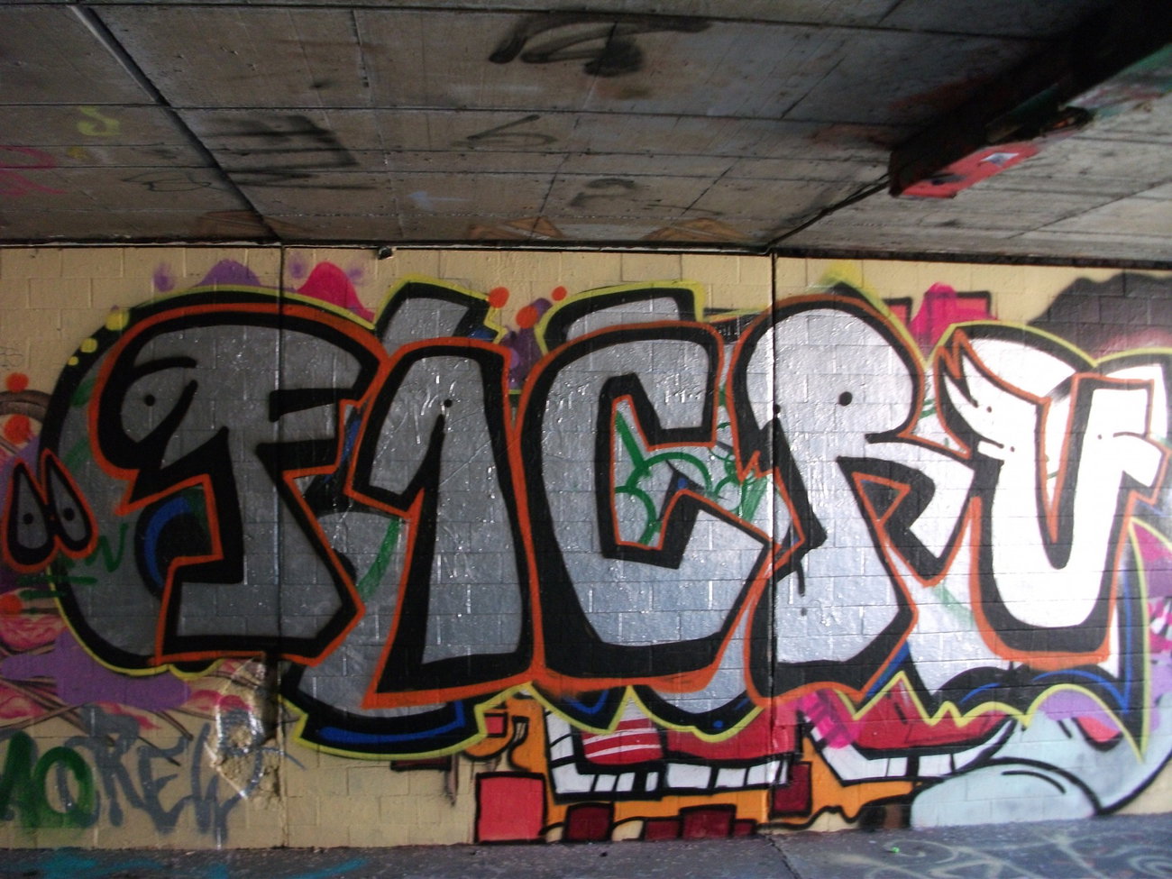 Graffiti Wall - Photo by Statist - f1, cru