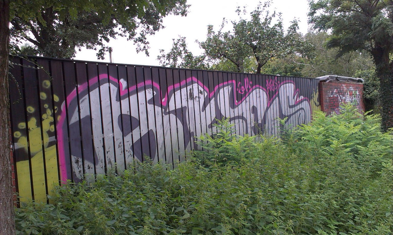 Graffiti Bombing in Karlsruhe - Photo by Still_Crazy - Akes