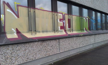 Graffiti Bombing in Karlsruhe - Photo by Still_Crazy - Ne, Neon