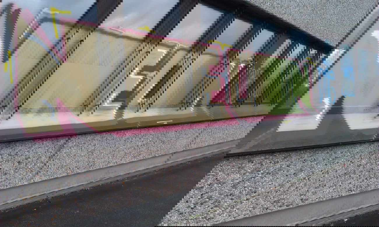 Graffiti Bombing in Karlsruhe - Photo by Still_Crazy - Ne, Neon